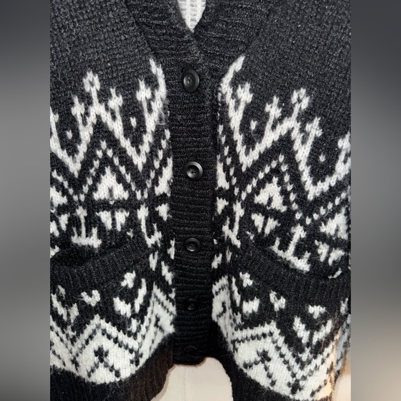 Old Navy Cozy Neutral Fair Isle Cardigan Size Medium - Picture 3 of 6